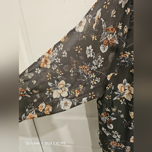 Papermoon Jonis Split Neck Blouse Greenish Taupe, Sheer Arms Size 2X - Picture 3 of 7